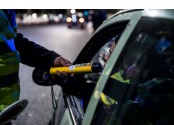 Cassazione, non serve più alcotest per provare ubriachezza di un automobilista: basta opinione forze dell'ordine su odore e difficoltà nel movimento