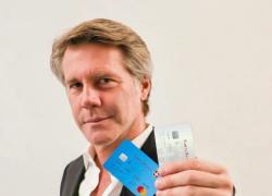Emanuele Filiberto di Savoia entra nel business delle carte di credito lanciando la “Carta Reale”