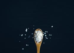 Sale: come renderlo meno dannoso per la salute. La proposta degli esperti: addizionarlo con il potassio per proteggere il sistema cardiovascolare?