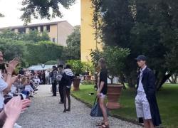 Pitti Uomo, bugatti sfila tra i limoni del giardino Ximenes con la nuova collezione Primavera/Estate 2025