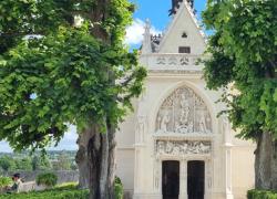 Nel Castello di Amboise in Francia riapre dopo un restauro di due anni e mezzo la Cappella Saint-Hubert che ospita la tomba di Leonardo da Vinci 