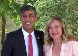 G7, l'accoglienza di Giorgia Meloni ai leader mondiali al vertice di Borgo Egnazia, sorrisi e abbracci con Rishi Sunak - VIDEO