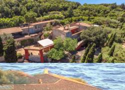 Raffaella Carrà, in vendita la maxi villa da oltre 2mln all'Argentario realizzata da Giò Pomodoro con 12 stanze, 12 bagni, vigneto ed eliporto