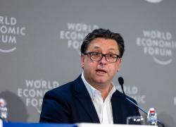 Governi e spesa sanitaria, il CEO di Sanofi Hudson: "L'Europa sta perdendo la corsa al farmaco"