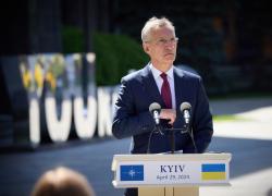 Stoltenberg: "Nato discute schieramento di più armi nucleari", cade la maschera, l'Occidente vuole la guerra