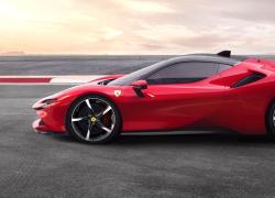 La prima Ferrari elettrica costerà 500 mila euro, mentre la casa di Maranello già prepara il secondo modello