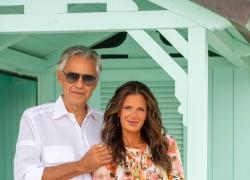 Apre oggi a Forte dei Marmi il nuovo Bagno Alpemare di Andrea e Veronica Bocelli premiato già come miglior beach club d'Italia 2024
