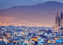 Barcellona, stop agli affitti per turisti entro l'inizio del 2029 per fermare il caro appartamenti