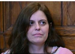 Ilaria Salis: "Chi occupa case disabitate prende senza togliere a nessuno, se non al racket, è legittimo", pioggia di critiche sul web: "Occupiamo casa sua e di Fratoianni"