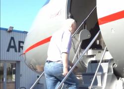 Assange libero dopo 14 anni di carcere, patteggia con gli Usa e lascia il Regno Unito, è in volo verso le Isole Marianne - VIDEO