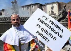 Il Vaticano si colora di rosso sangue: la troppa frociaggine uccide? 