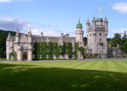 Castello di Balmoral, le stanze private dei Windsor si aprono al pubblico con un tour di 45 minuti a 100 sterline