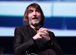 Cruciani: "Alle feste di Luxuria ho avuto un'esperienza gay con uno alla Freddie Mercury, con Parenzo periodo difficile perché lui pro obbligo vaccinale e io contro"
