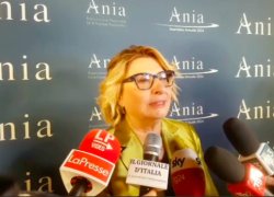 Farina (Ania): "Celebrati 80 anni dell'Associazione; italiani sotto assicurati spendono 40 mld per sanità: urgente unire pubblico e privato"