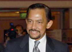 Chi è il sultano del Brunei con patrimonio da 40mld, 12 figli, 3 mogli, oltre 500 Rolls Royce, 475 Ferrari e boeing in oro