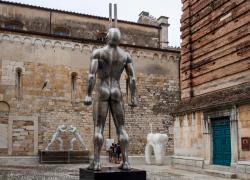 “The Watcher”, la mostra personale di Emanuele Giannelli promossa dal Comune di Pietrasanta