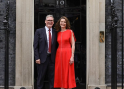 Victoria Starmer, chi è la nuova first lady ebrea del Regno Unito, ex avvocato e dipendente del Servizio Sanitario Nazionale 