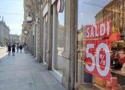 Saldi estivi a Milano, iniziano domani ma i commercianti già si lamentano ...