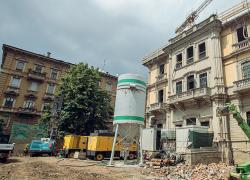 Villa Crespi a Milano, ennesima area verde smantellata, abbattuti 11 alberi, immobile sventrato e addio giardino per ristrutturazione da 20 mln di € 