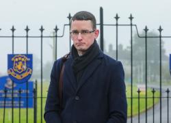 Irlanda, rilasciato insegnante dopo 400 giorni di carcere, si era rifiutato di utilizzare pronome gender con studente trans