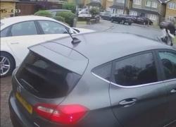Gran Bretagna, uccide 3 donne con una balestra, moglie e due figlie di un giornalista Bbc, arrestato Kyle Clifford - VIDEO