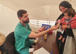 Striscia di Gaza, in guerra si muore di sete e di fame, CESVI: "Emergenza senza precedenti", 4 famiglie su 5 senza accesso a fonti idriche