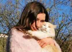 Donna ucraina trovata morta a Ischia in un dirupo, arrestato il compagno per maltrattamenti: “Ignorata mentre agonizzava”