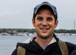 Russia, il giornalista del Wall Street Journal Evan Gershkhovich condannato a 16 anni di carcere per spionaggio
