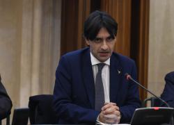 Stop a 'sindaca' e 'avvocata', la Lega contro il femminile negli atti pubblici, ma fa marcia indietro: "Iniziativa personale"