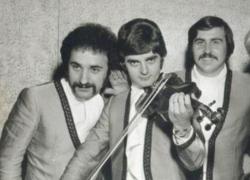 Addio a Massimo Brunetti, morto a 69 anni per malore improvviso a Pescara lo storico tastierista de I Camaleonti