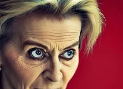 Ma se questa democrazia autoimmune ha la faccia della Baronessa Siringa, come stupirsi se i regimi autoritari tornano di moda?