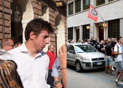 Giornalista aggredito a Torino, Andrea Joly: “Calcio da dietro, poi le botte”, CasaPound: “Non si è identificato, ha creato un battibecco ed è caduto da solo”