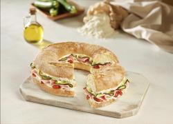 Autogrill, al via collaborazione con PizzAut per il lancio del nuovo panino GourmAut: il ricavato a sostegno dell'associazione