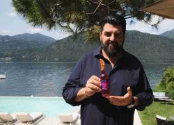 Lo chef stellato Antonino Cannavacciuolo si lancia nel business del beverage con il drink 'Contrattino'