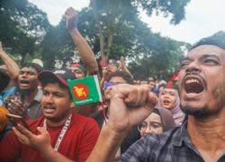 Rivolte in Bangladesh, 300 morti nelle proteste antigovernative, dimessa la premier Hasina dopo l'assalto al suo palazzo