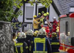 Germania, hotel crollato a Kroev sul fiume Mosella, 14 ospiti all’interno, un morto e 8 feriti tra cui un bambino
