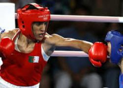 Imane Khelif vince l'oro contro la cinese Yang Liu alla finale di boxe (66 kg) delle Olimpiadi di Parigi 2024 con un punteggio di 5-0 - VIDEO del combattimento