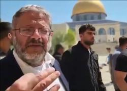 Israele, ministro Ben Gvir prega sulla Spianata delle Moschee violando status quo, Usa: "Inaccettabile" - VIDEO