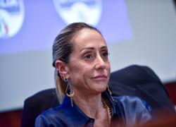 “Arianna Meloni sarà indagata per traffico di influenze illecite”, la premier: “Vogliono colpirmi, schema già visto contro Berlusconi”