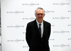 Stellantis, da vendite e conti in calo alla minaccia di sciopero dei sindacati: le difficoltà negli Usa forzano a un cambio di strategia