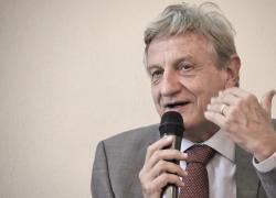 Meeting di Rimini, al via la 45° edizione dedicata alla ricerca dell'essenziale; Scholz: "Mai nella storia cambiamenti così pervasivi"