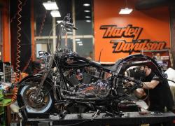 Harley Davidson rinuncia alle tentazioni LGBTQ e resta etero old school 100  % 