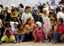 Gaza, la lotta disperata dei bambini per il cibo nei centri di distribuzione, Aljamal: “E sono fortunati, scampati alla strage” - VIDEO 