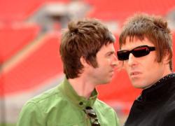 Oasis, confermata la riunione dei fratelli Liam e Noel Gallegher con l'annuncio del nuovo tour nel Regno unito