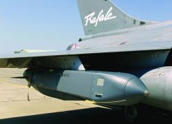 12 aerei da guerra della francese Dassault acquistati dalla Serbia, il contratto da 2,7 mld di € firmato a Belgrado alla presenza di Macron e Vucic