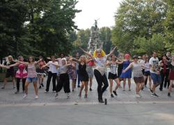  “DragTivism”, al via il programma Erasmus su ideologia LGBTQ+, campus di “formazione” in Spagna per 14-18+; Inselvini: “Disgustoso, lavaggio del cervello per minorenni”