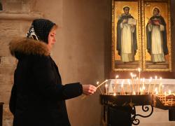 Il parlamento ucraino mette al bando la Chiesa ortodossa russa e ordina al clero di aderire entro 9 mesi a quella ucraina, che bella democrazia