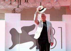 Venezia 81, consegnato a Peter Weir il Leone d’Oro alla carriera