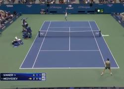 Us Open, Sinner batte Medvedev in 4 set (6-2, 1-6, 6-1, 6-4) e vola in semifinale contro l'inglese Draper - VIDEO