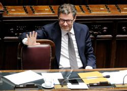 Manovra 2025, il piano Giorgetti per le famiglie: "Meno tasse per chi ha figli, più detrazioni per quelle che ne hanno almeno due"